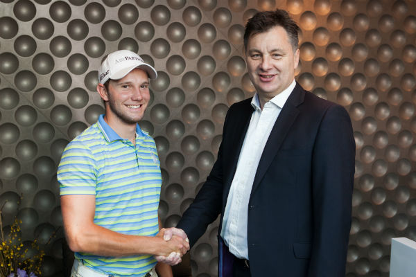 Golfer Max Kieffer (left) with Paul Richardson of Air Partner
