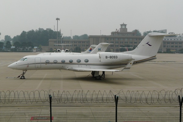 Just out of reach: DeerJet G450 B-8093 sits on the ramp at Beijing (Photo: Alud Davies)