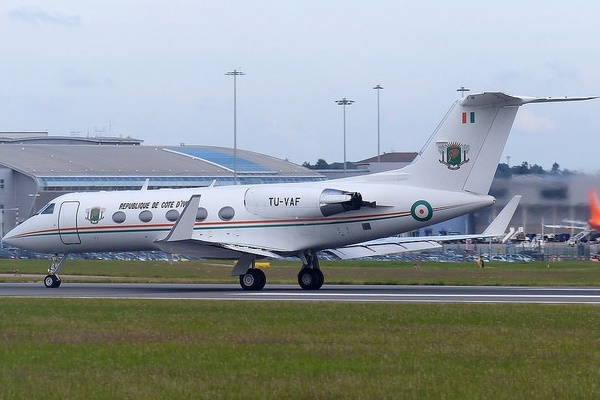 Gulfstream III TU-VAF departing Luton (Photo: Bob Holland)