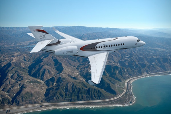 An artists impression of a Dassault Falcon 5X in flight